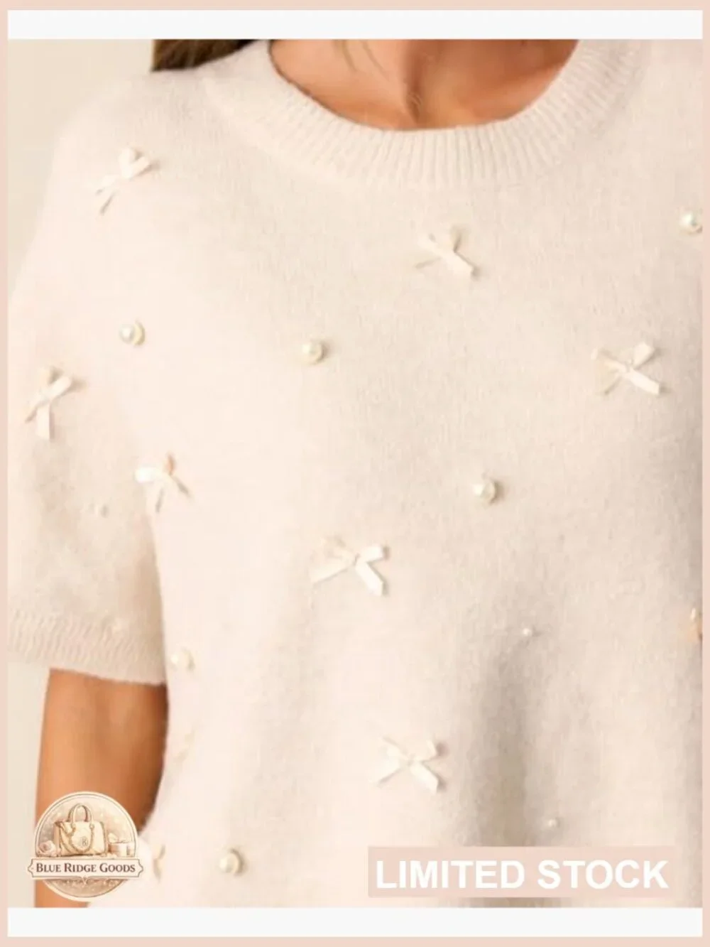 Cropped Pullover Sweater with Bow and Pearl Embellishments Y2K Chic - Picture 4 of 6